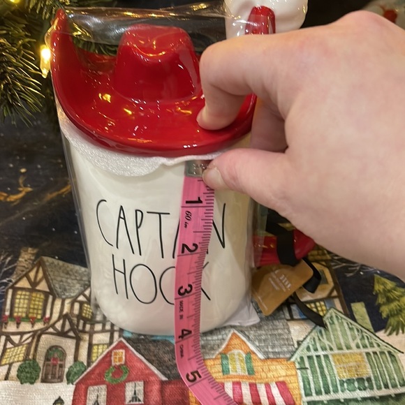 NWT Rae Dunn Disney Collection “CAPTAIN HOOK” Mug with Hat Topper - Picture 4 of 4